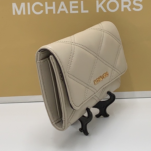 MICHAEL KORS JET SET TRAVEL LARGE TRIFOLD WALLET LIGHT SAND COLOR - Picture 16 of 16